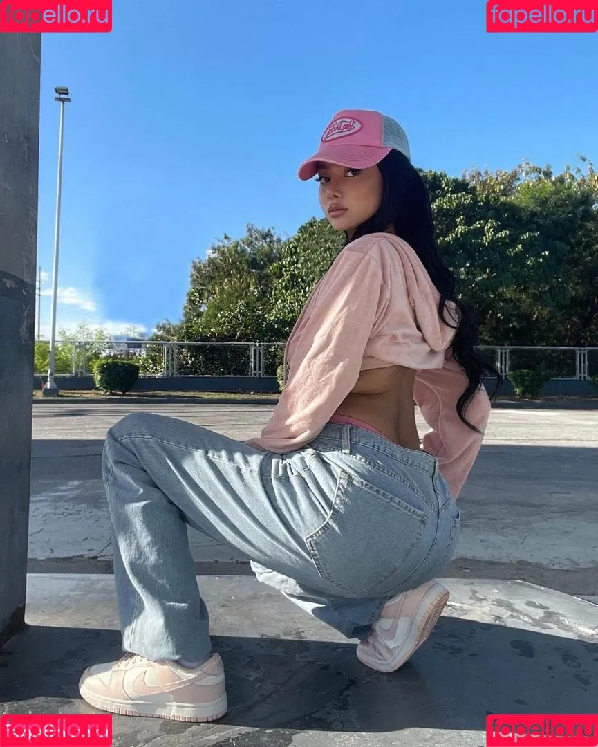 nikahigashionna Onlyfans Photo Gallery 