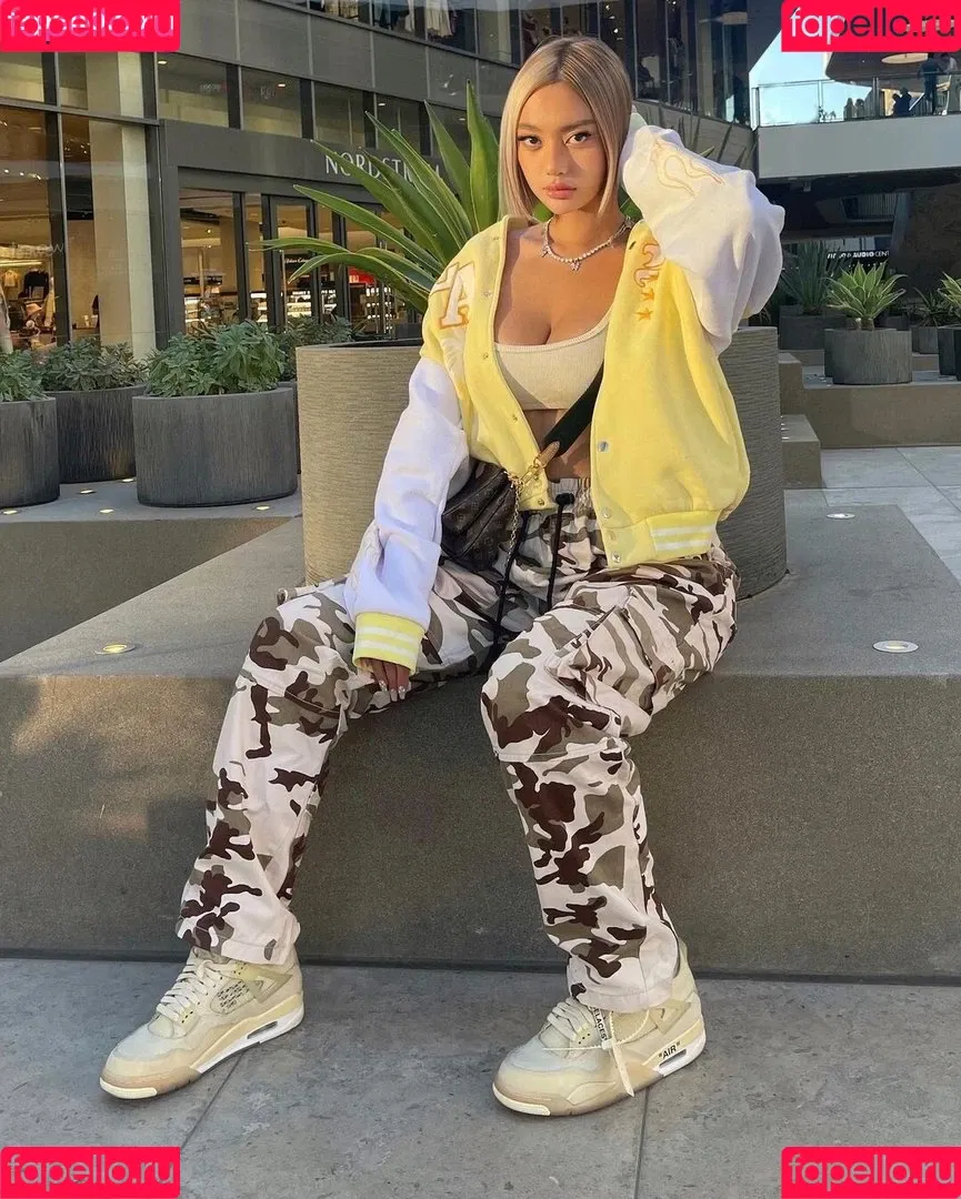 nikahigashionna Onlyfans Photo Gallery 
