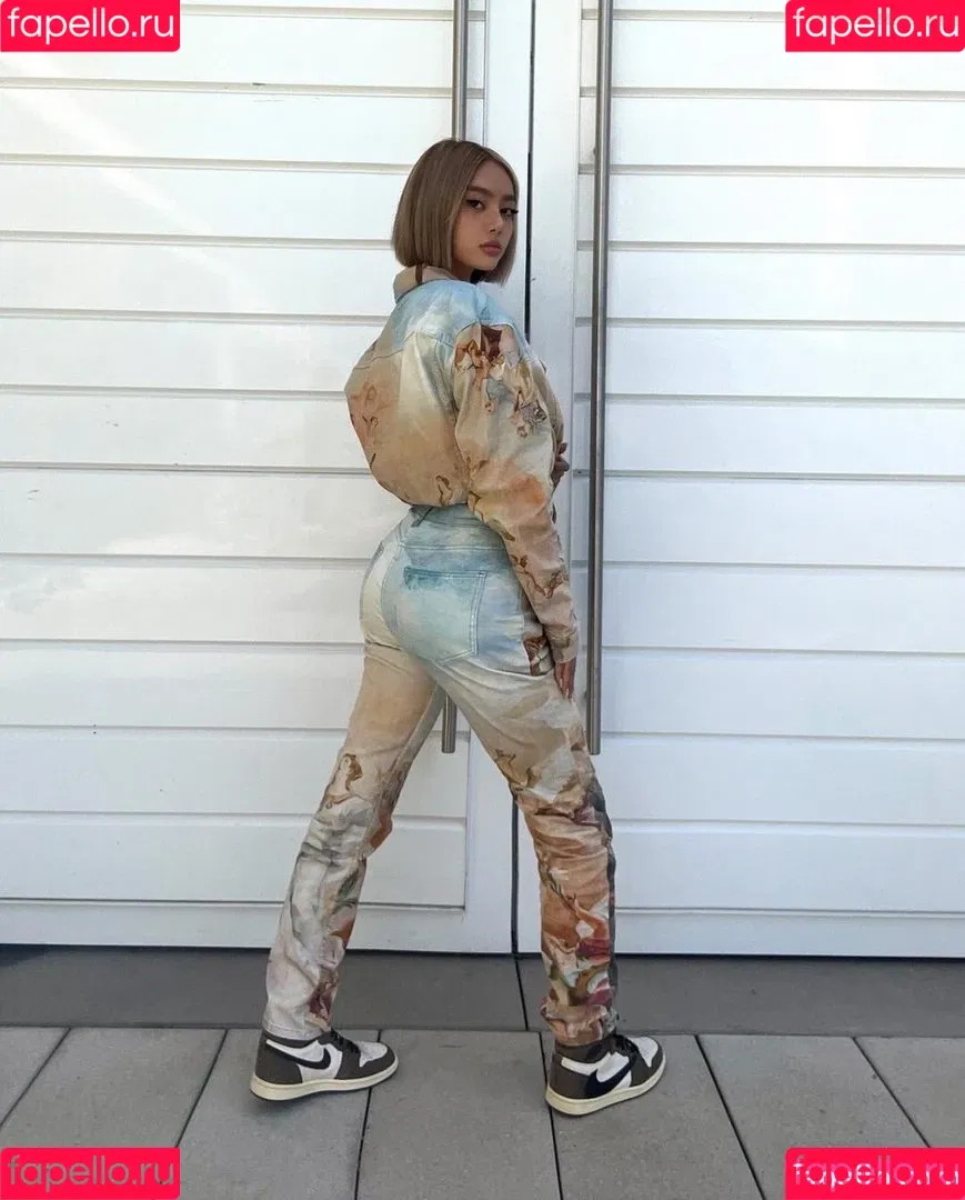 nikahigashionna Onlyfans Photo Gallery 