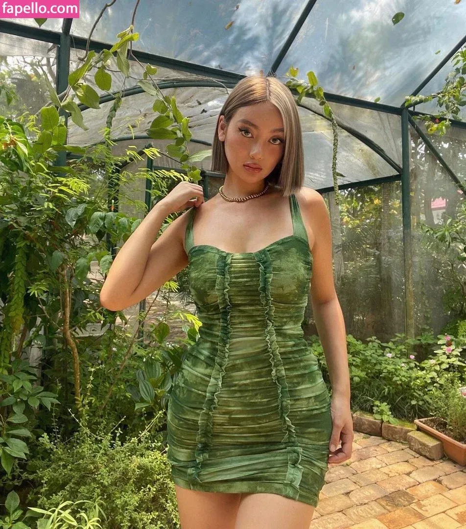 nikahigashionna Onlyfans Photo Gallery 