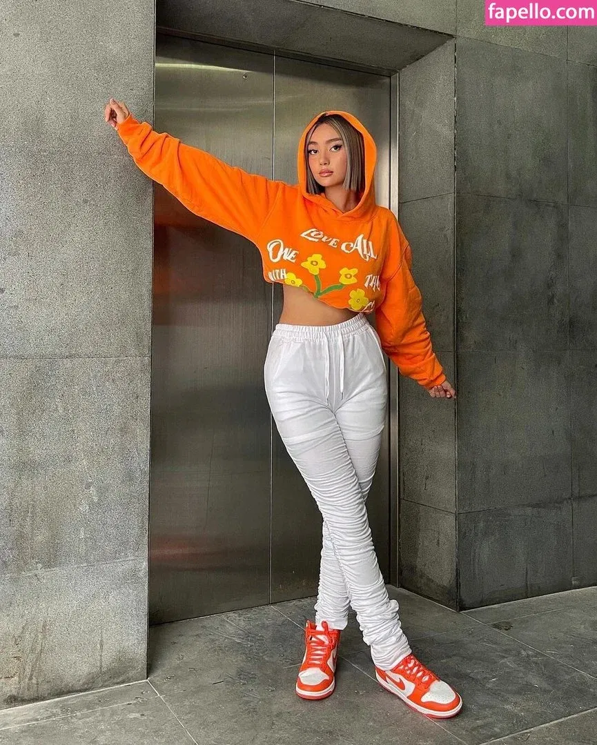 nikahigashionna Onlyfans Photo Gallery 