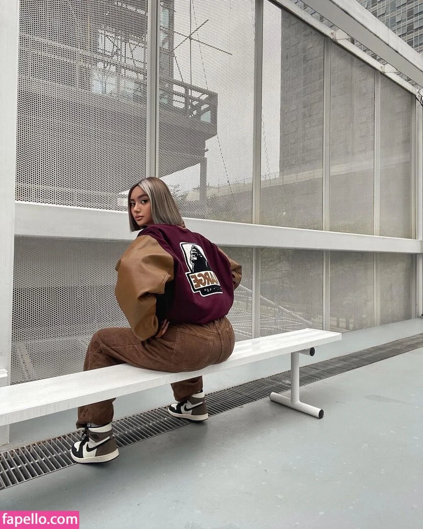 nikahigashionna Onlyfans Photo Gallery 