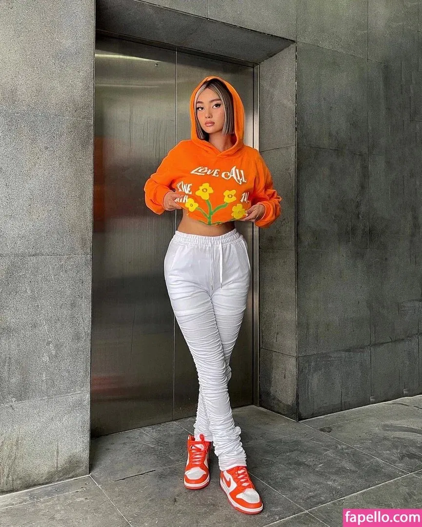 nikahigashionna Onlyfans Photo Gallery 