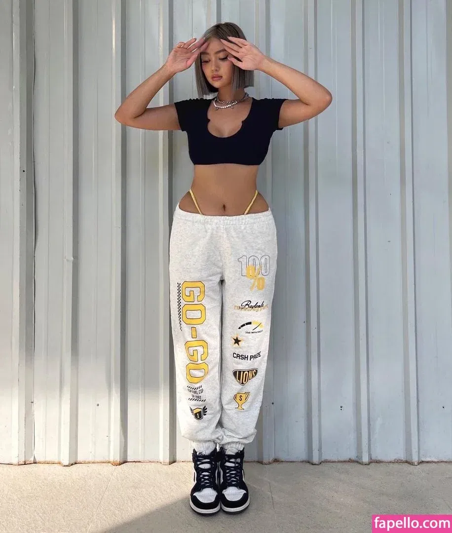 nikahigashionna Onlyfans Photo Gallery 