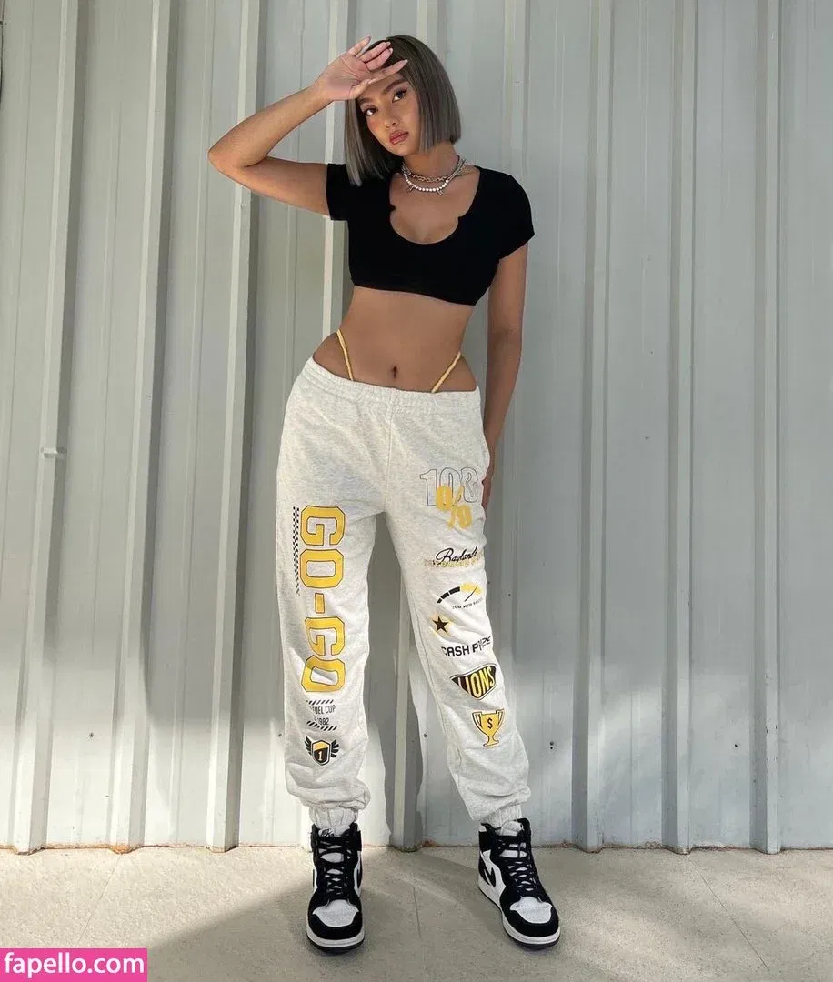 nikahigashionna Onlyfans Photo Gallery 