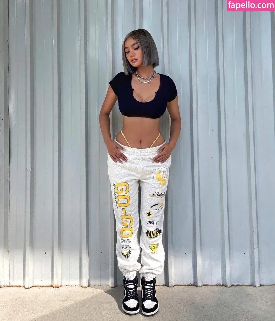 nikahigashionna Onlyfans Photo Gallery 