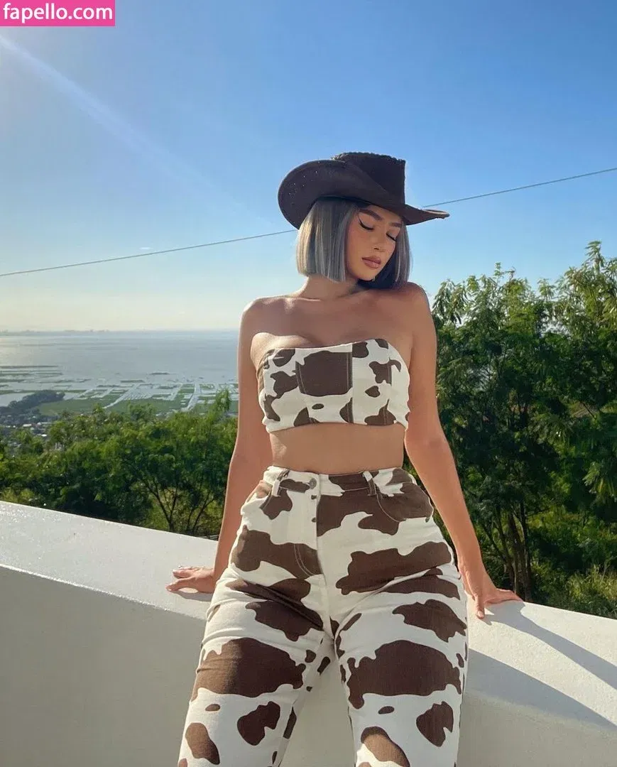 nikahigashionna Onlyfans Photo Gallery 