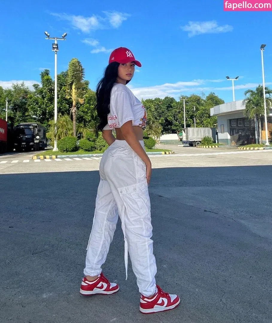 nikahigashionna Onlyfans Photo Gallery 