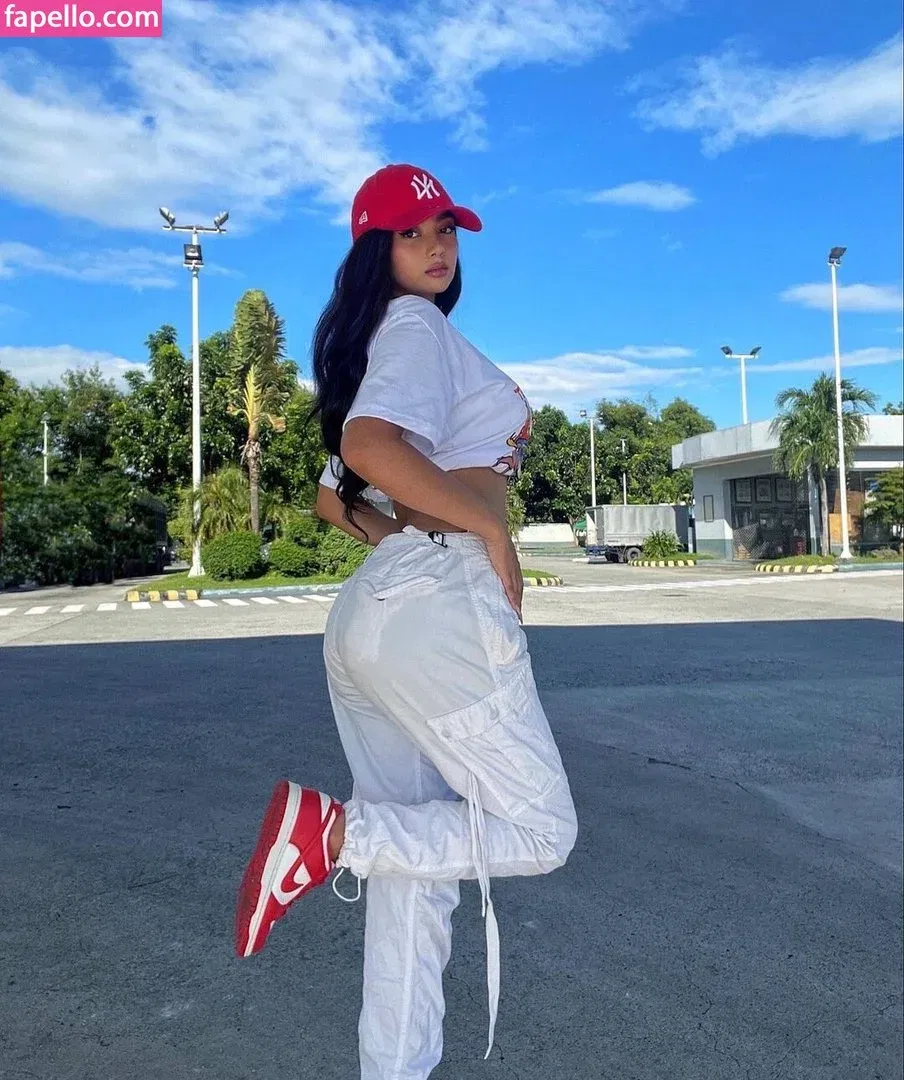 nikahigashionna Onlyfans Photo Gallery 