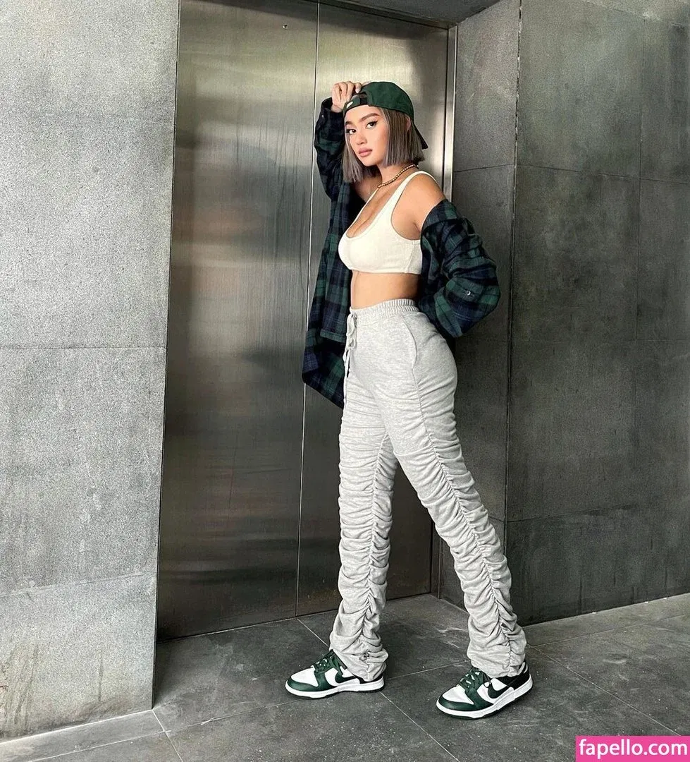 nikahigashionna Onlyfans Photo Gallery 