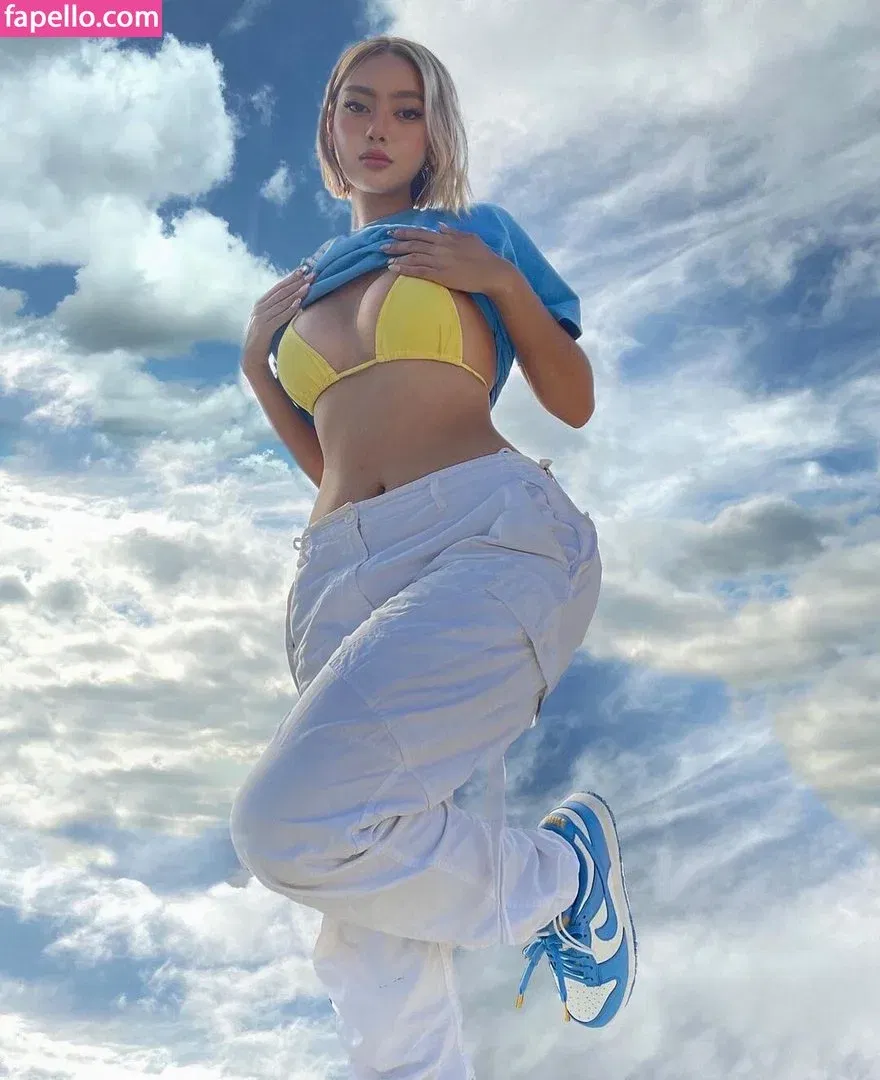 nikahigashionna Onlyfans Photo Gallery 