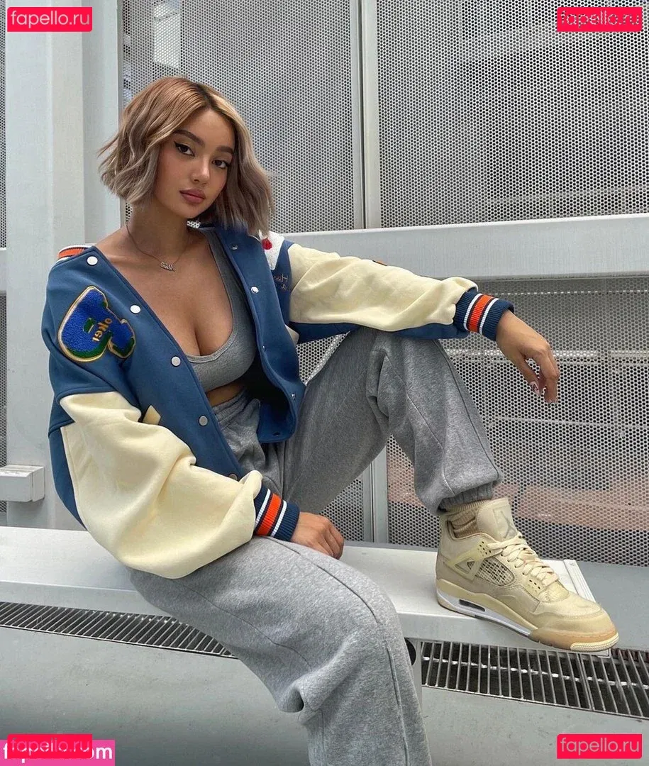 nikahigashionna Onlyfans Photo Gallery 