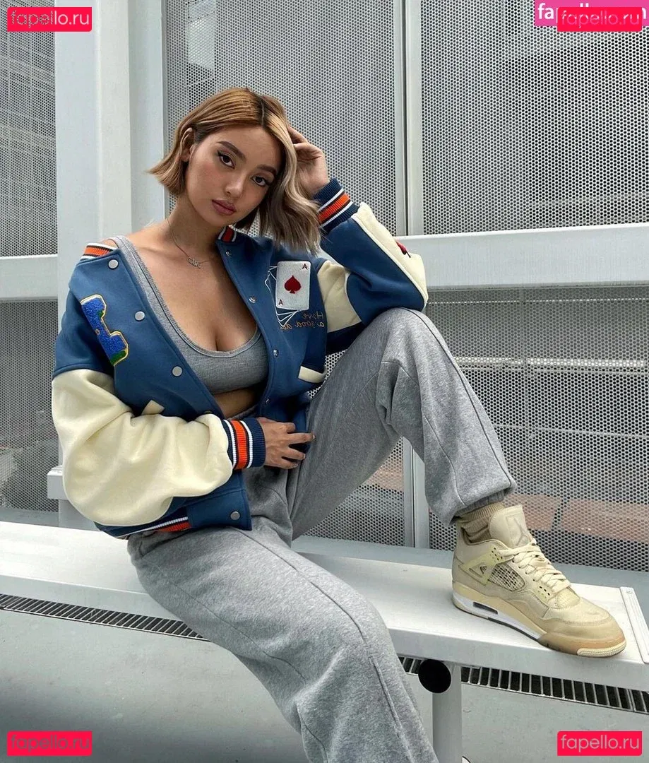 nikahigashionna Onlyfans Photo Gallery 