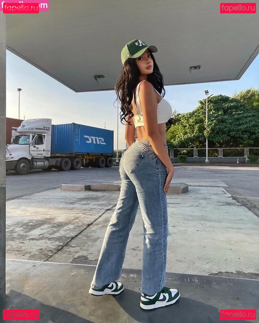 nikahigashionna Onlyfans Photo Gallery 