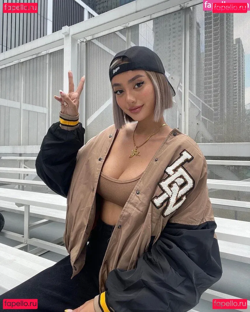 nikahigashionna Onlyfans Photo Gallery 