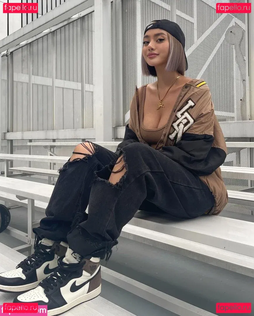 nikahigashionna Onlyfans Photo Gallery 