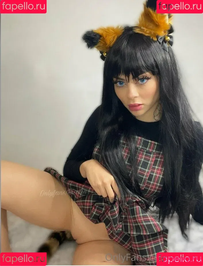 Satin Onlyfans Photo Gallery 