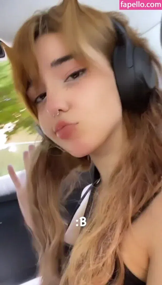 Arielle Maxine Onlyfans Photo Gallery 