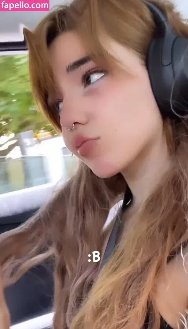 Arielle Maxine Onlyfans Photo Gallery 