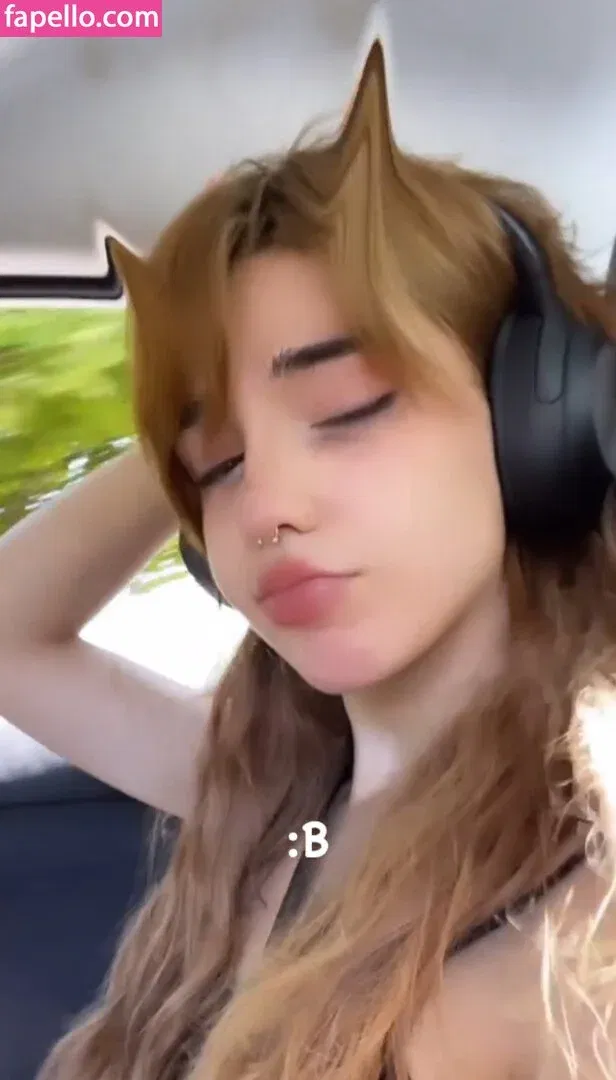 Arielle Maxine Onlyfans Photo Gallery 