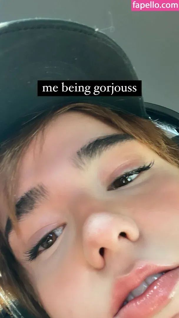 Arielle Maxine Onlyfans Photo Gallery 