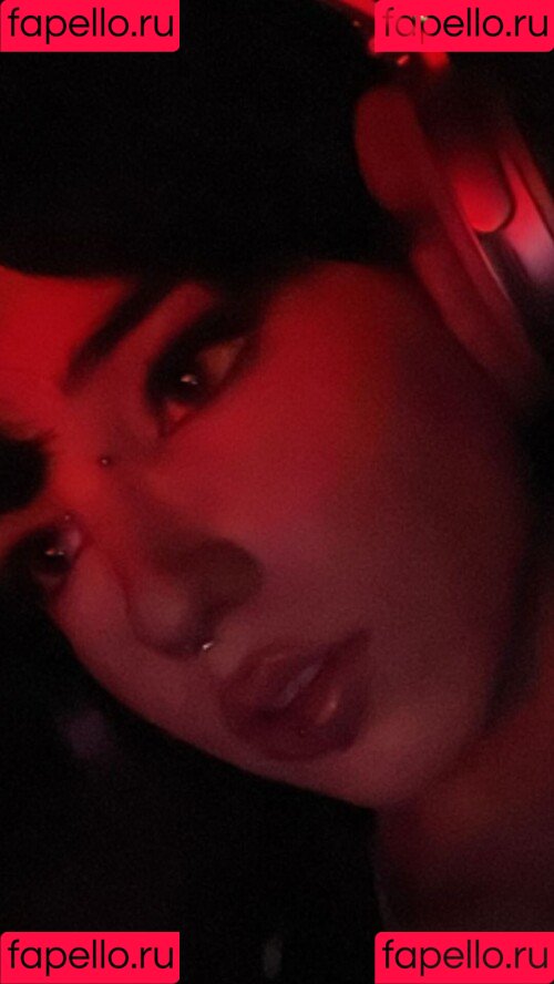 Arielle Maxine Onlyfans Photo Gallery 