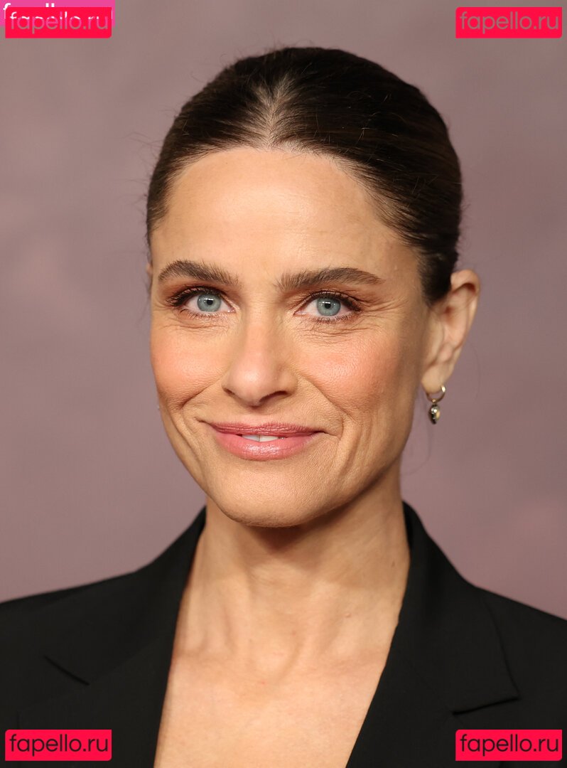 Amanda Peet Nude Onlyfans Photo 9