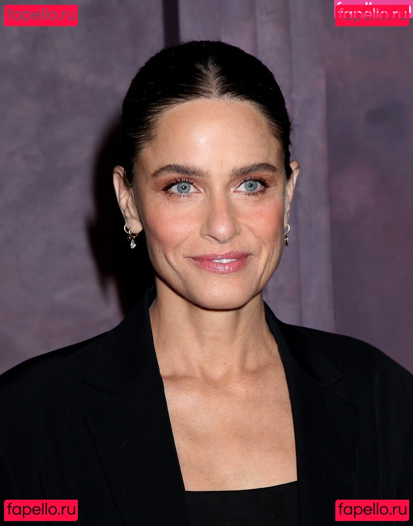 Amanda Peet Nude Onlyfans Photo 7