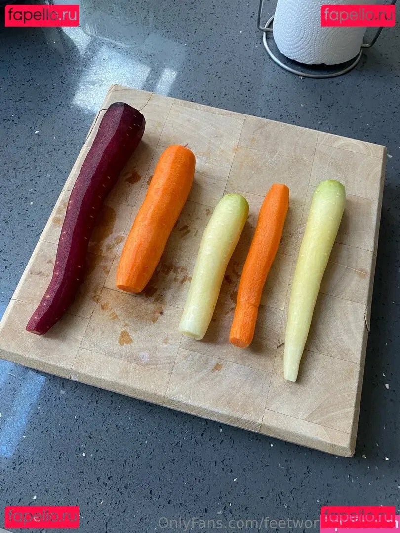 feetworthfollowing Onlyfans Photo Gallery 