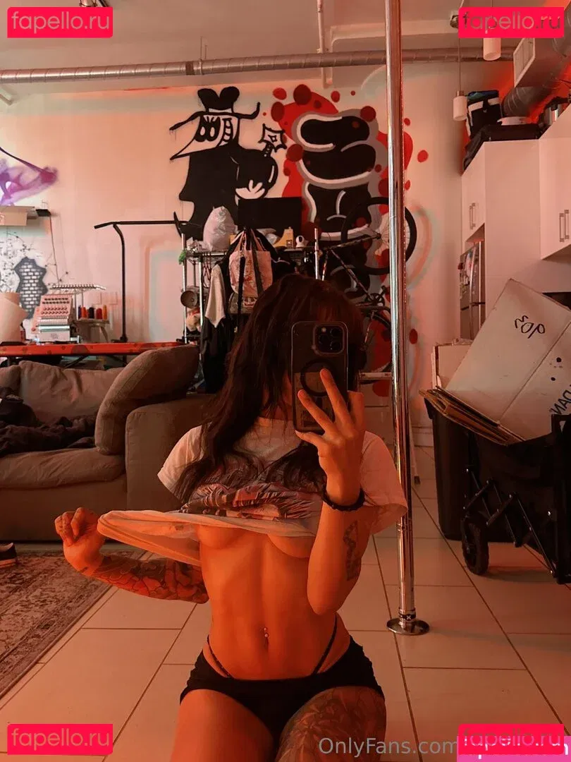 suikomuu Onlyfans Photo Gallery 