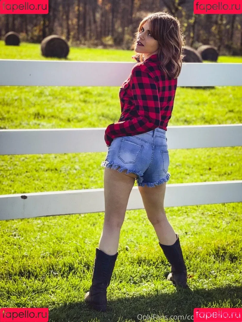 Country Christina Onlyfans Photo Gallery 