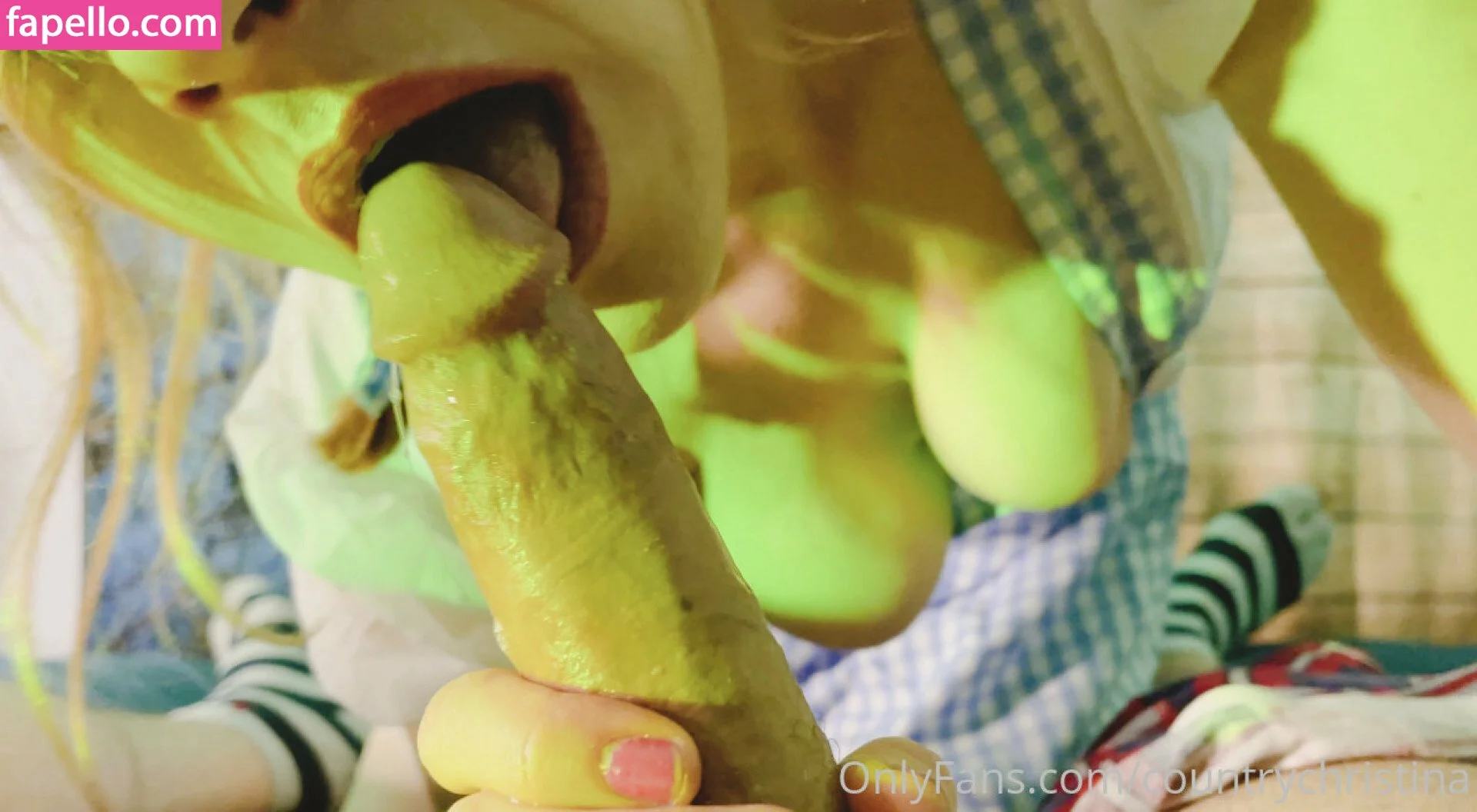 Country Christina Onlyfans Photo Gallery 