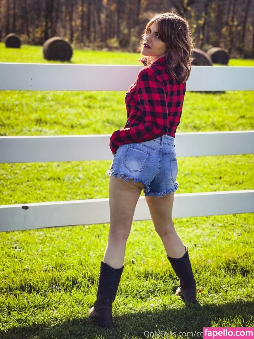 Country Christina Onlyfans Photo Gallery 