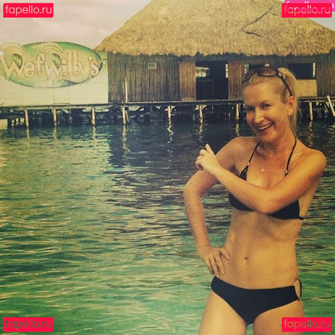 Angela Kinsey Nude Onlyfans Photo 49