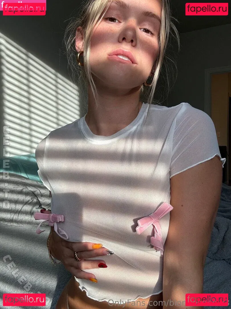 blondesnooki3 Onlyfans Photo Gallery 