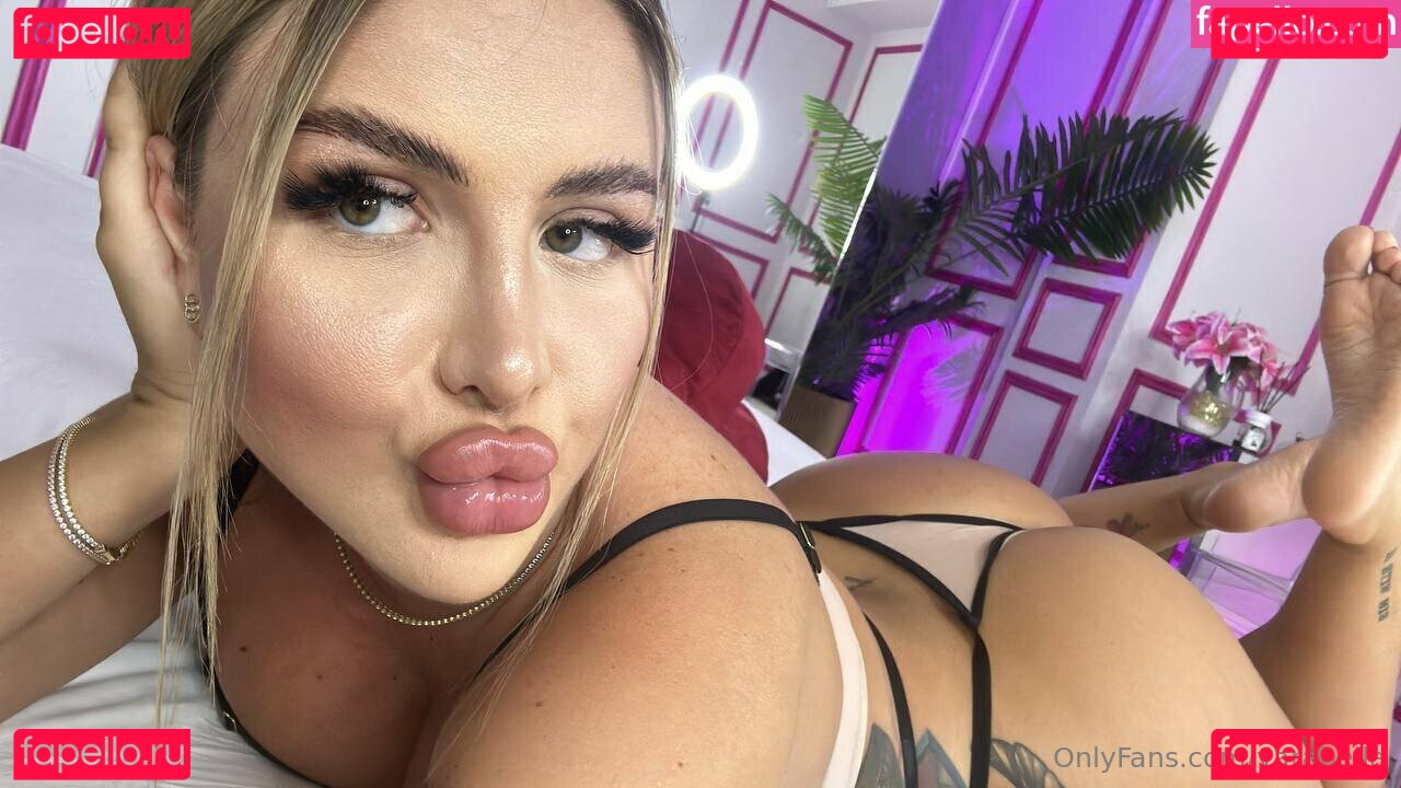 varabella Nude Onlyfans Photo 22