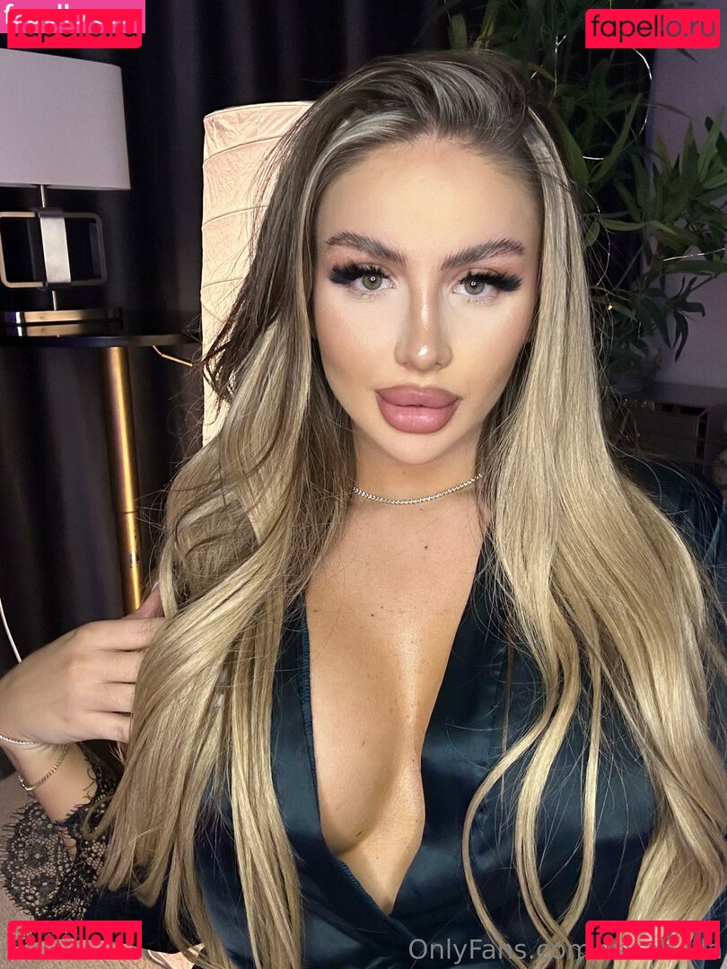varabella Nude Onlyfans Photo 14