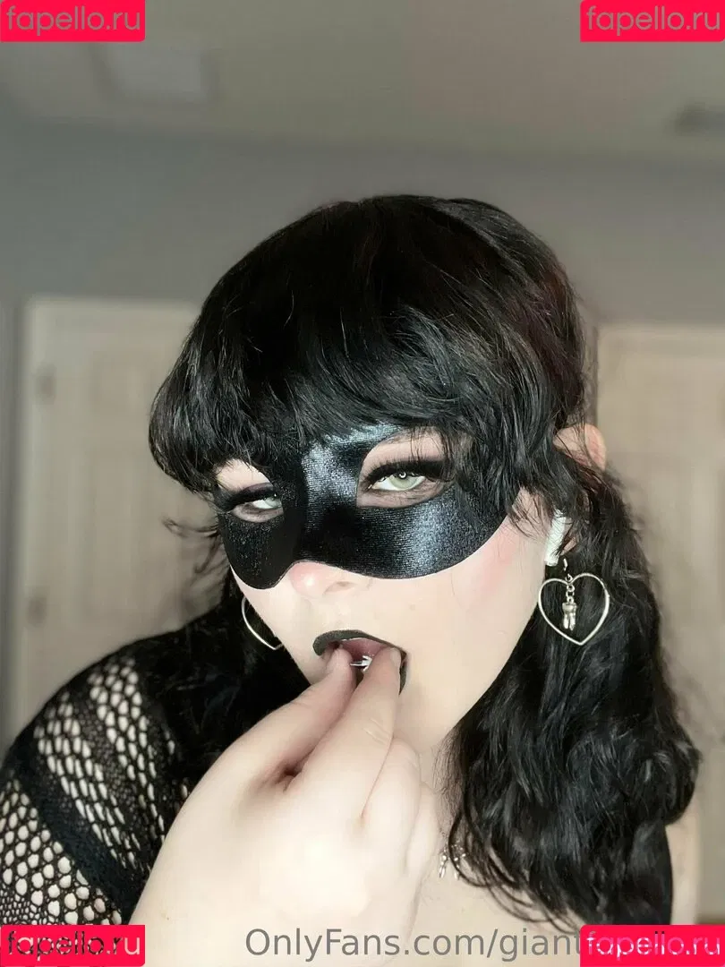 giantessgrey Onlyfans Photo Gallery 