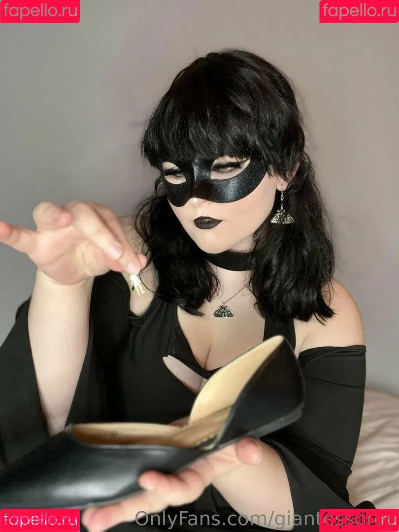 giantessgrey Onlyfans Photo Gallery 