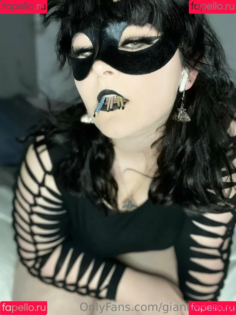 giantessgrey Onlyfans Photo Gallery 