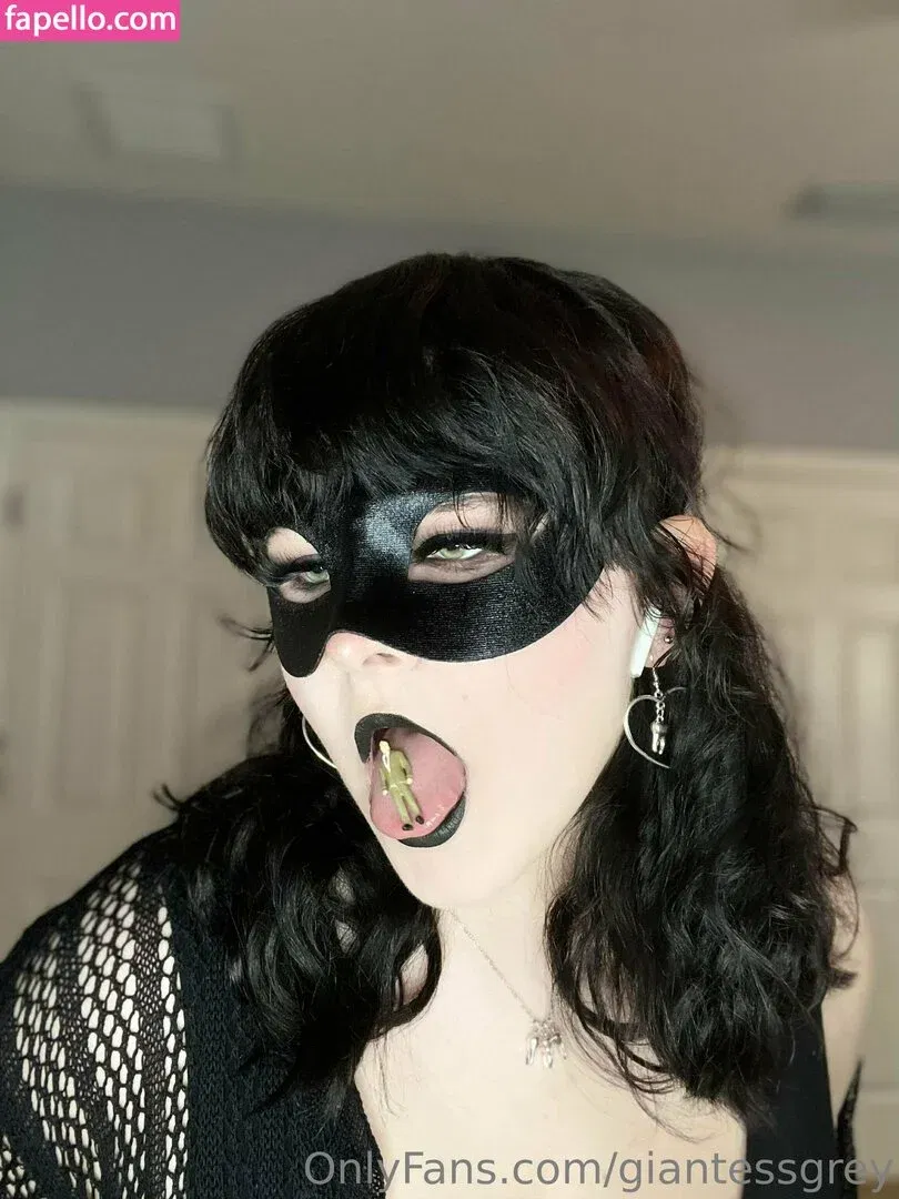 giantessgrey Onlyfans Photo Gallery 