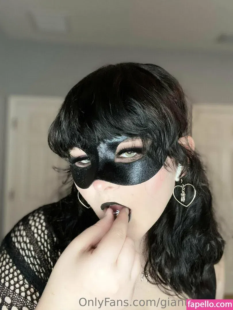 giantessgrey Onlyfans Photo Gallery 