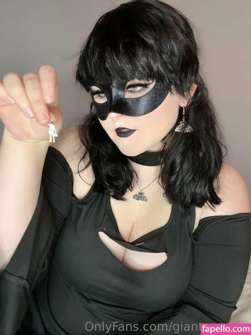 giantessgrey Onlyfans Photo Gallery 