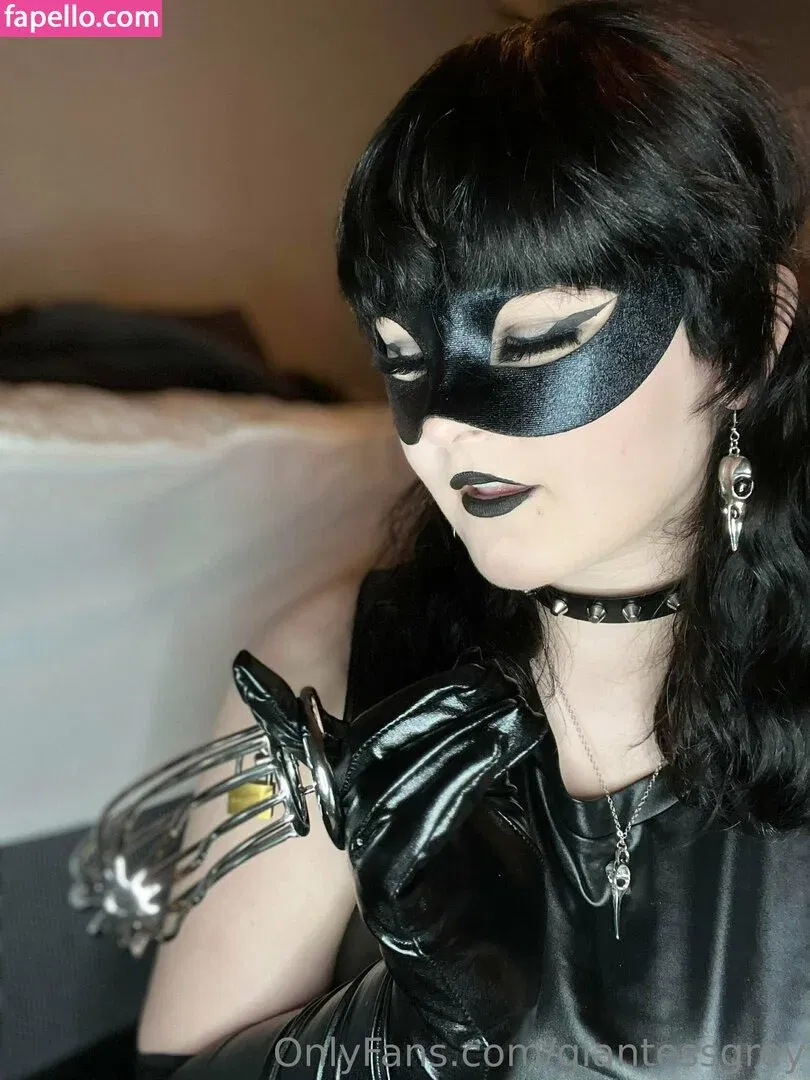 giantessgrey Onlyfans Photo Gallery 