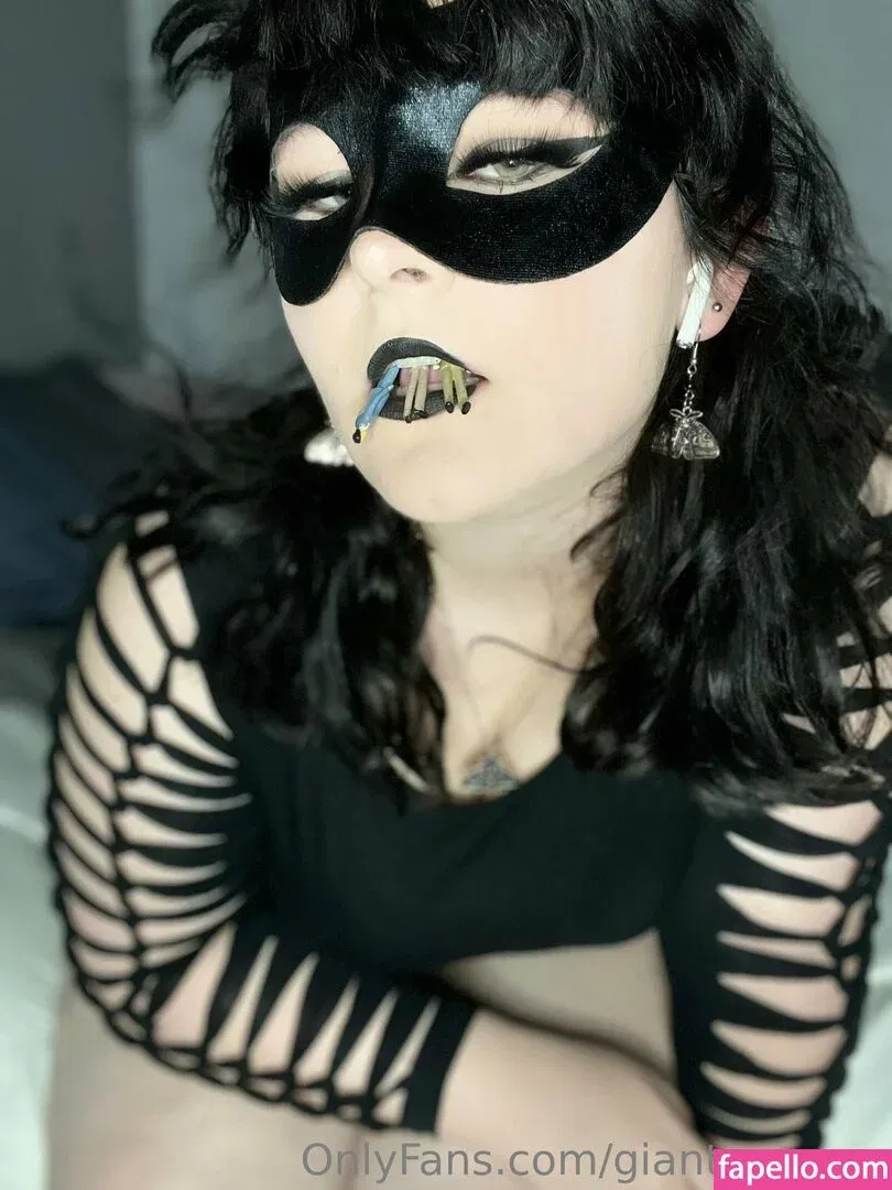 giantessgrey Onlyfans Photo Gallery 