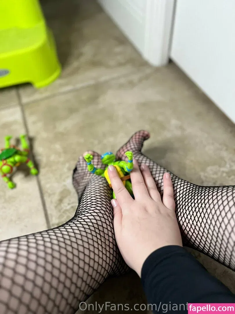 giantessgrey Onlyfans Photo Gallery 