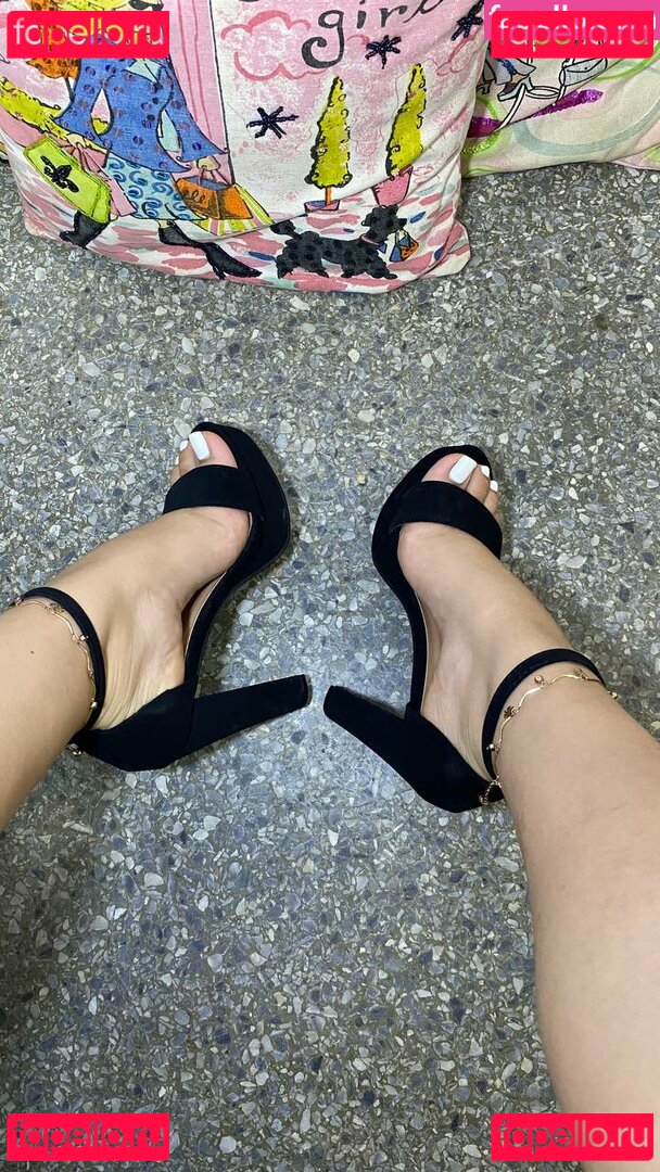 Adri Feet Nude Onlyfans Photo 11