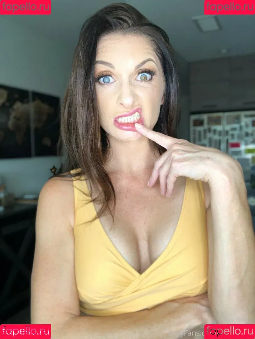 Silvia Saige Onlyfans Photo Gallery 