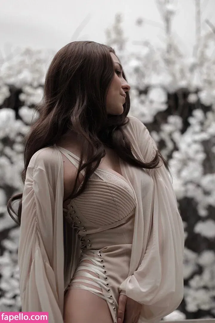 Dear Iris Onlyfans Photo Gallery 