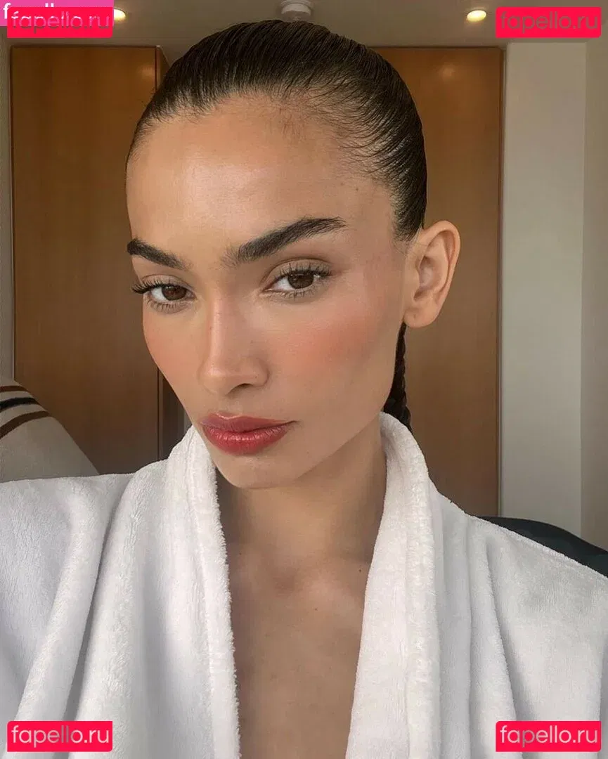 Kelly Gale Onlyfans Photo Gallery 